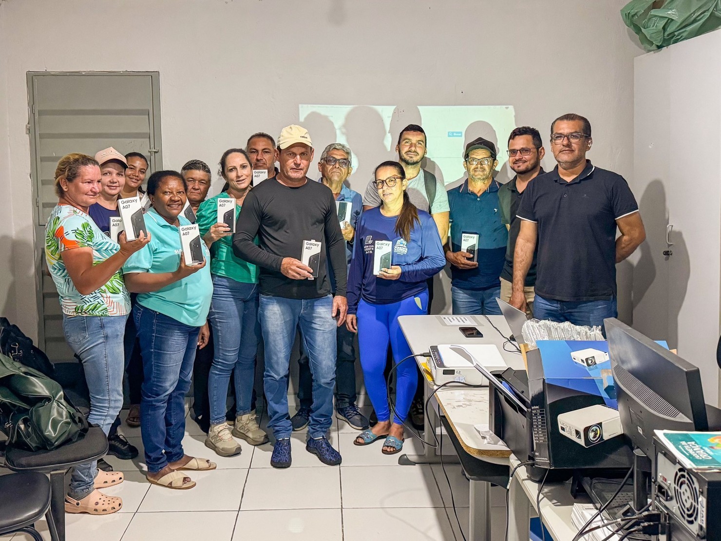 Prefeitura de Congo realiza entrega de celures aos Agentes de Saúde.